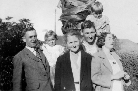 Gwilym Jones - Emmie & Idris Gwilym Jones - Emmie & Idris