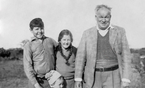 Andy Page Wood senior with his sister Marigold and his father, Alfred York Page Wood William, Andy and Marigold